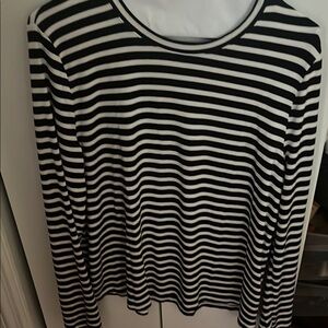 A new day Black and White brushed knit Striped Women's Top size xlarge